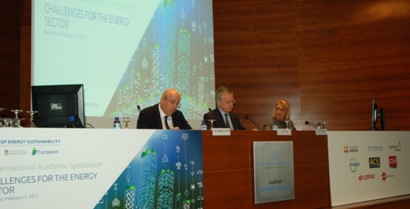 The V International Academic Symposium of IEB analyses the challenges of energy economics