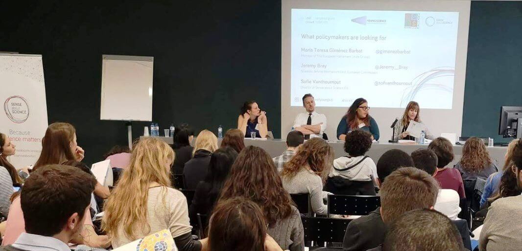 L’IRB Barcelona coorganitza el curs “Standing up for Science” per donar veu a la ciència