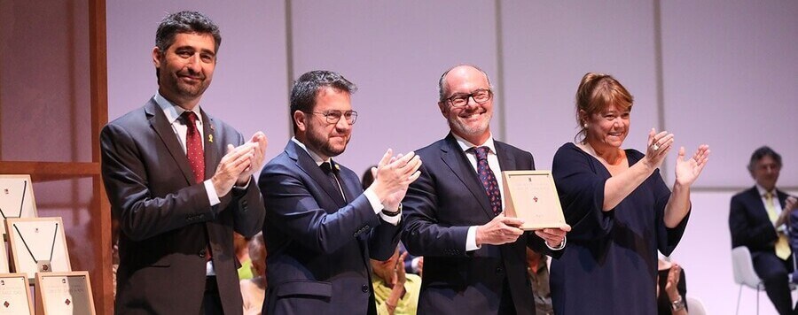 La companyia farmacèutica Hipra rep la Creu de Sant Jordi